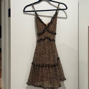 ❤️NWOT!!!❤️Beautiful animal print short dress, sexy crossback w/adjustable strap
